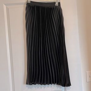 Pleated black DR2 skirt, size XS